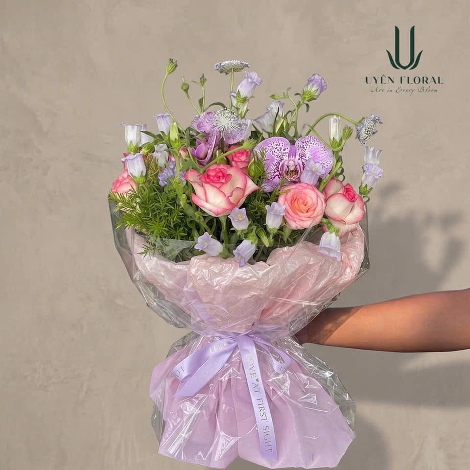 Gửi Gắm Tình Thân Qua Sắc Hoa